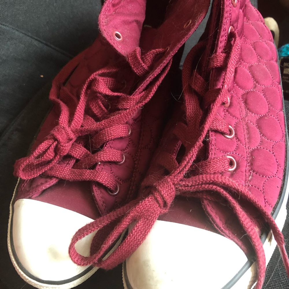 Size 9 1/2 Burgundy Converse high tops